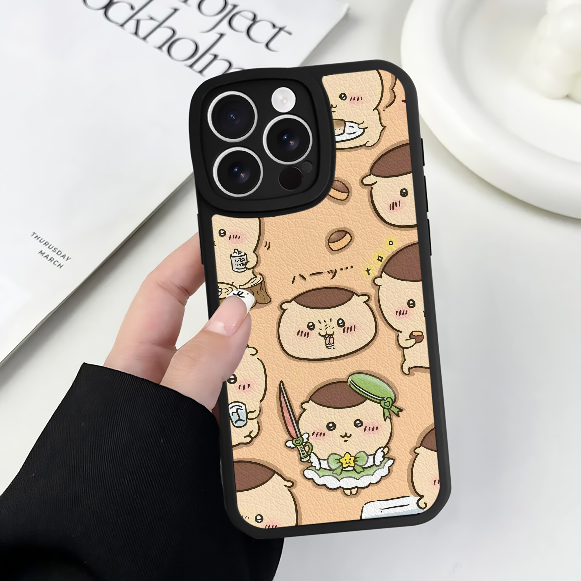 （画像用） ちいかわ Chii-kawa 【iPhone 16シリーズ対応】シリコンスマホケース（レザー調） 材質：シリコン